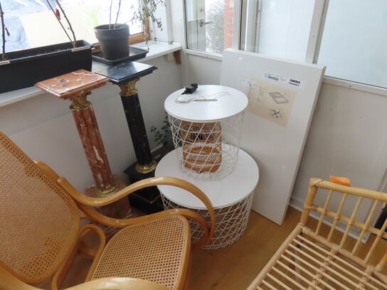 Diverse kurvemøbler, stole, bord, m.v.