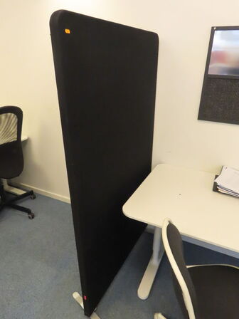 Bord, stol, afskærmning, m.v.