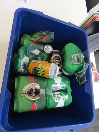 Bord & 2 stk. Stole, m.v.