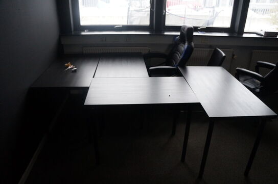 Diverse borde, reoler, stole, m.v.