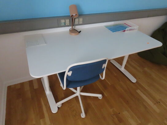 2 stk. Borde, stole, m.v.