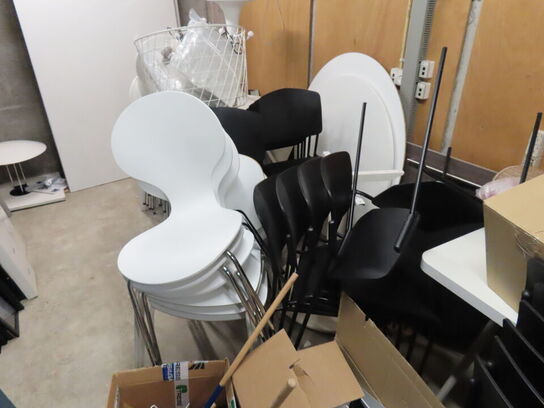 Diverse stole, borde, afskærmningsvægge, .mv.