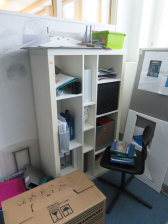 2 stk. Reoler med indhold