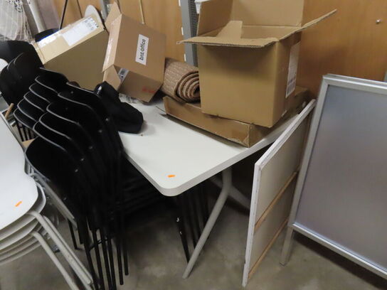 Diverse stole, borde, afskærmningsvægge, .mv.