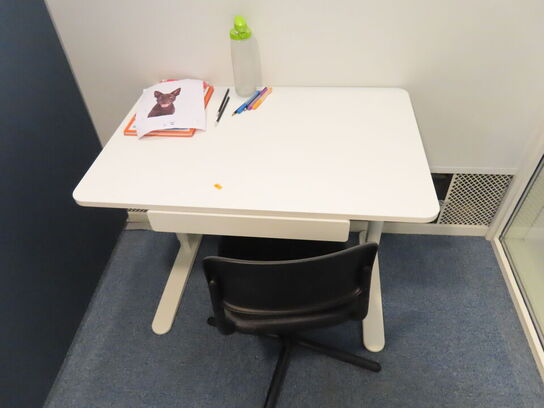 Bord, stol, afskærmning, m.v.