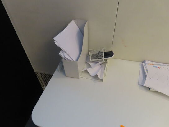 Bord, stol, afskærmning, m.v.