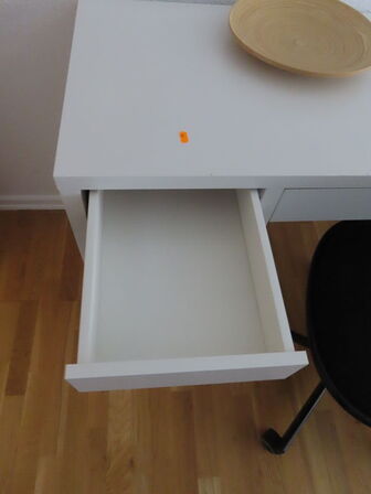 2 stk. borde, stole, planter, m.v.