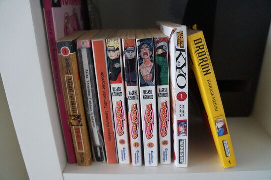 Reol med indhold af diverse tegneserier