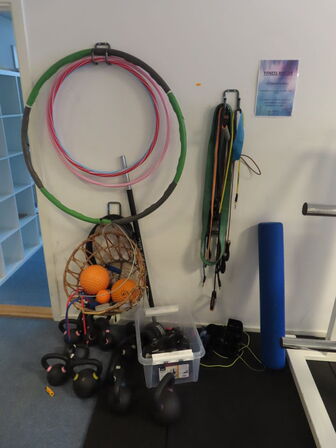 Parti kettlebells, hullahopringe, elastikker, m.v.