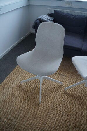 Diverse borde, reoler, stole, m.v.