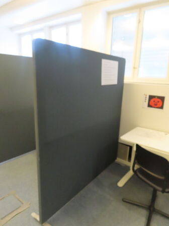 Bord, stol, afskærmning, m.v.