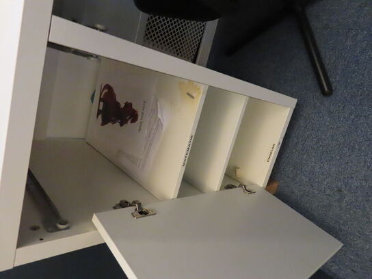 Bord, stol, afskærmning, m.v.