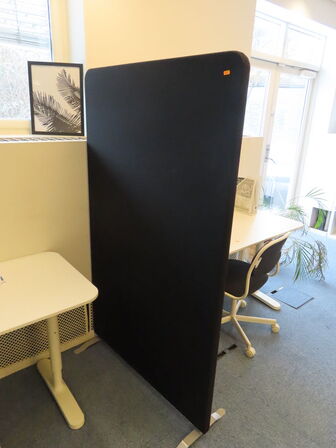 Bord, stol, afskærmning, m.v.