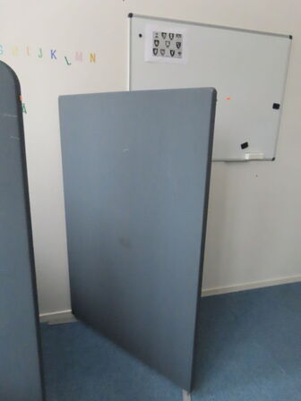 2 stk. Afskærmningsvægge & Whiteboard
