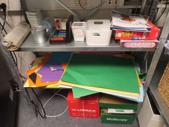 3 stk. Lagerreoler inkl. Indhold