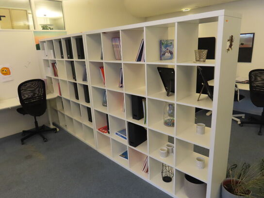 3 stk. Reoler med indhold