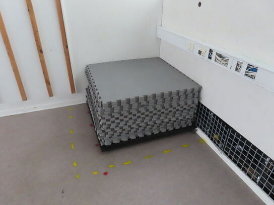 2 stk. Rullekasser 2 stk. Mål inkl. Skumgulv TRESS