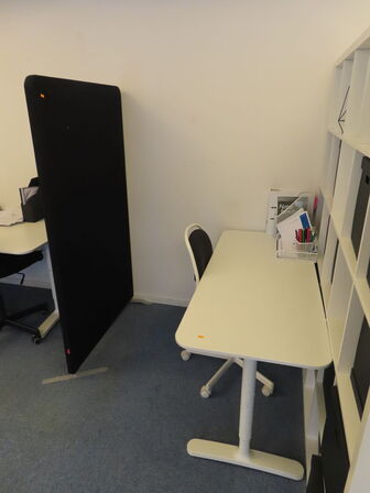 Bord, stol, afskærmning, m.v.