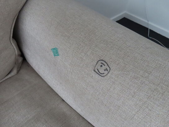 Sofa, stol & Whiteboard