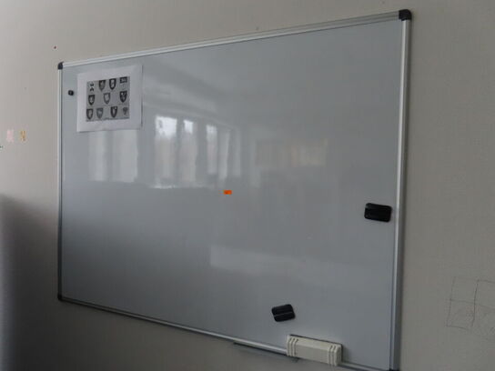 2 stk. Afskærmningsvægge & Whiteboard