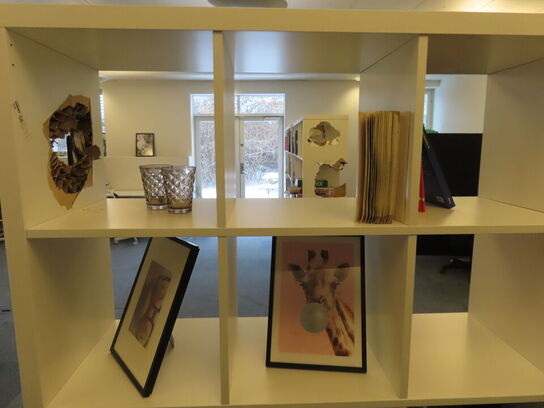 3 stk. Reoler med indhold