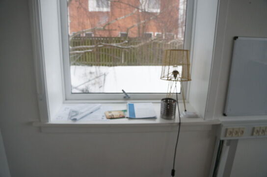 Diverse borde, reoler, stole, m.v.