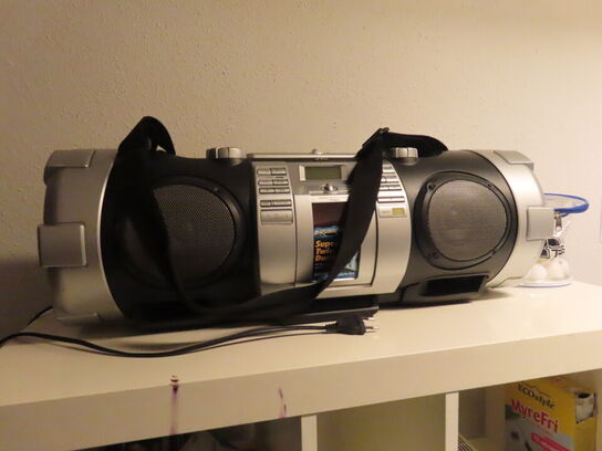 3 stk. Reoler med indhold