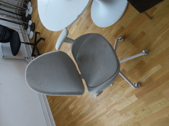 Diverse kurvemøbler, stole, bord, m.v.