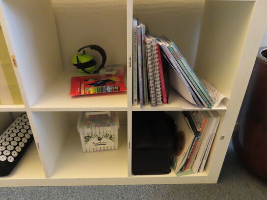 Opslagstavle, reol, m.v.