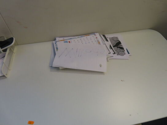 Bord, stol, afskærmning, m.v.