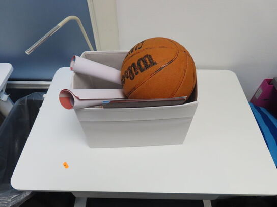 2 stk. Borde & 2 stk. Stole, skærm, m.v. IKEA