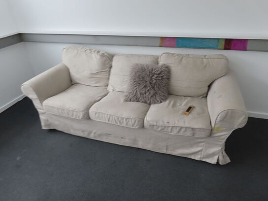 Sofa, stol & Whiteboard