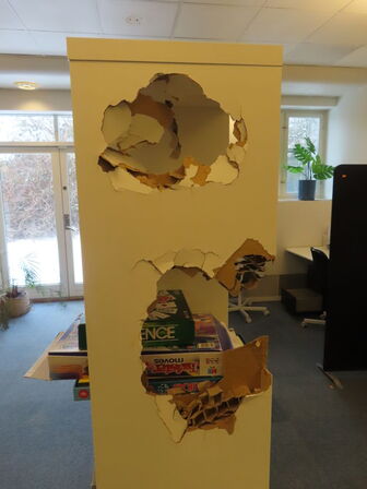 2 stk. Reoler med indhold af diverse fagbøger