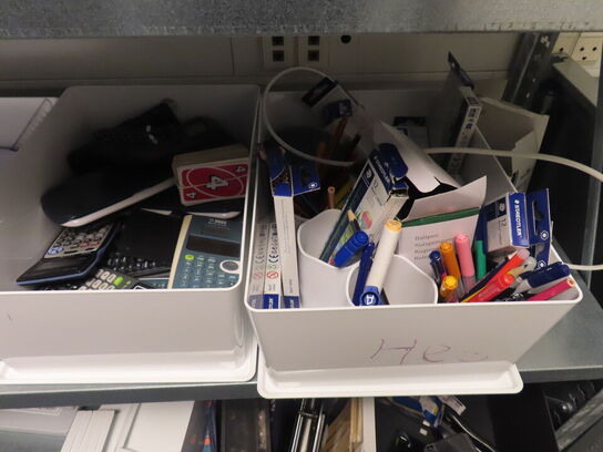 3 stk. Lagerreoler inkl. Indhold