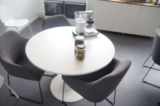 2 stk. Borde inkl. Diverse stole