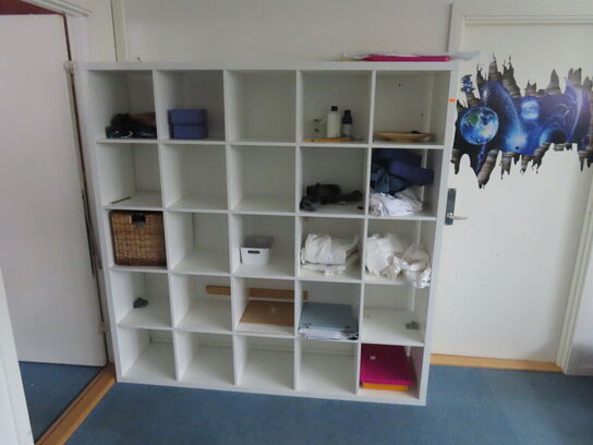 2 stk. Reoler med indhold