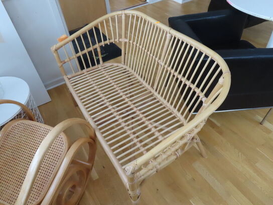Diverse kurvemøbler, stole, bord, m.v.