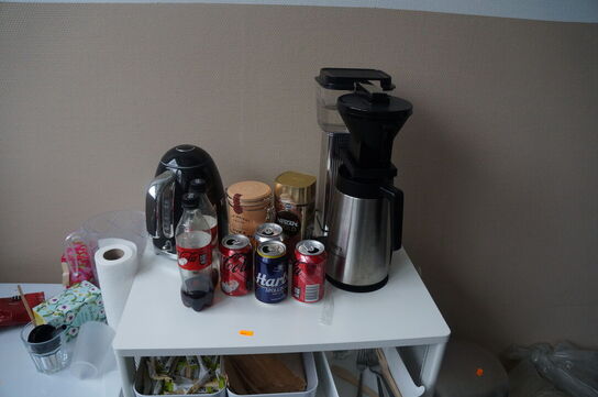 Køleskab, reol, m.v.