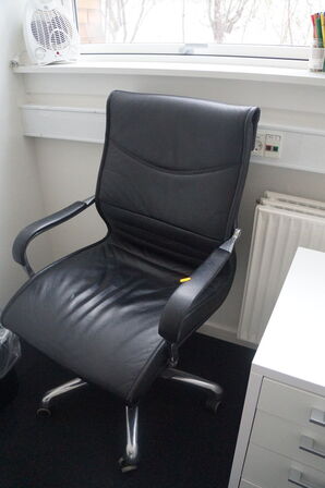 Bord, stole, whiteboard, m.v.