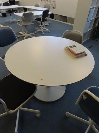 Bord inkl. 4 stk. Stole