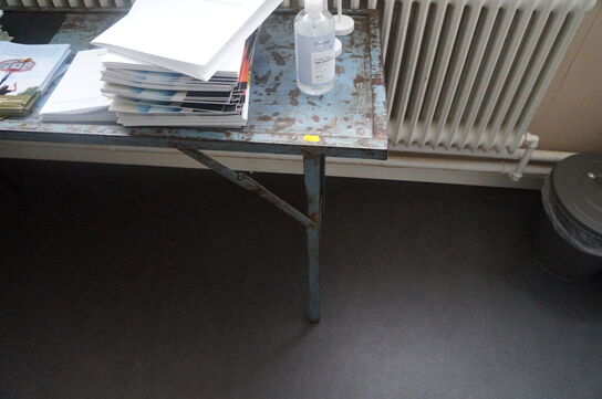 Bord, skraldespande, m.v.