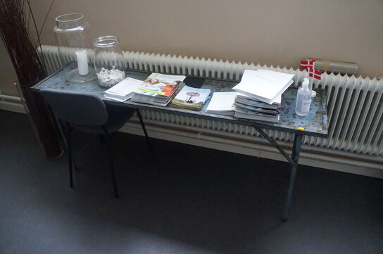 Bord, skraldespande, m.v.