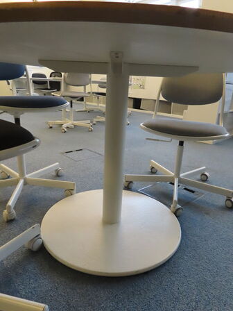 Bord inkl. 4 stk. Stole