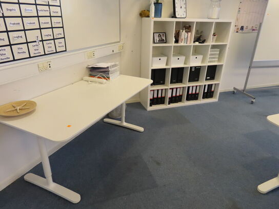 Bord, whiteboard, reol, m.v.