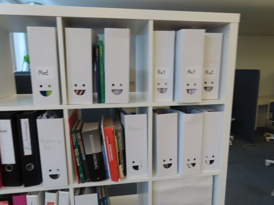 Bord, whiteboard, reol, m.v.