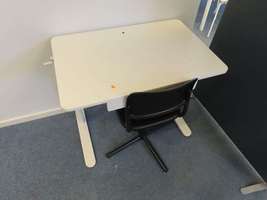 Bord, stol, afskærmning, m.v.