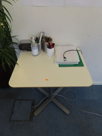 Bord, whiteboard, reol, m.v.