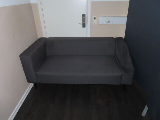 Bord, sofa, afskærmningsvæg, m.v.