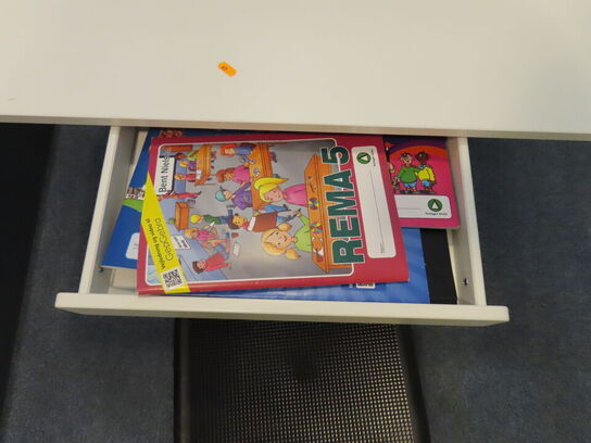 Bord, stol, afskærmning, m.v.