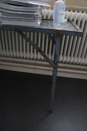 Bord, skraldespande, m.v.